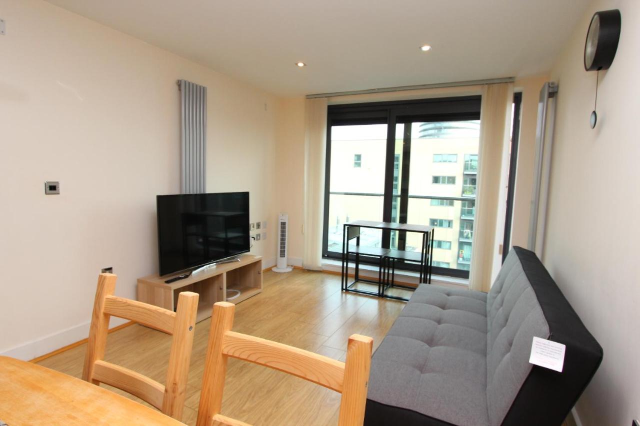 Lovely 2 Bedroom Apartment With Amazing Views In E14 London Eksteriør billede